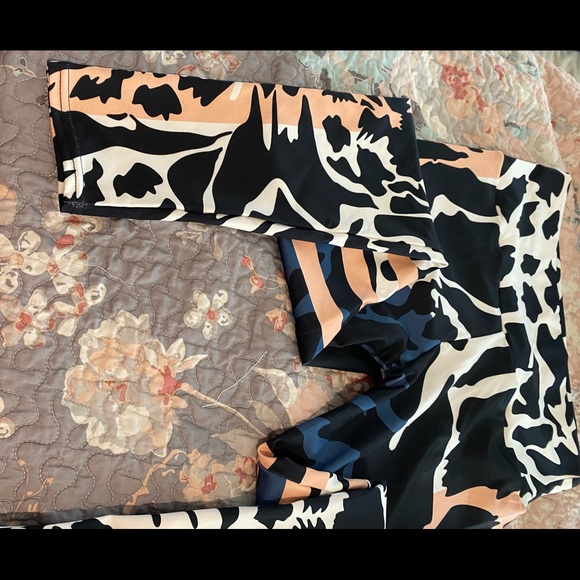 Large leggings - Picture 1 of 2